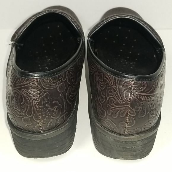 safeTstep Women's Slip Resistant Brown Clogs - Picture 5 of 8